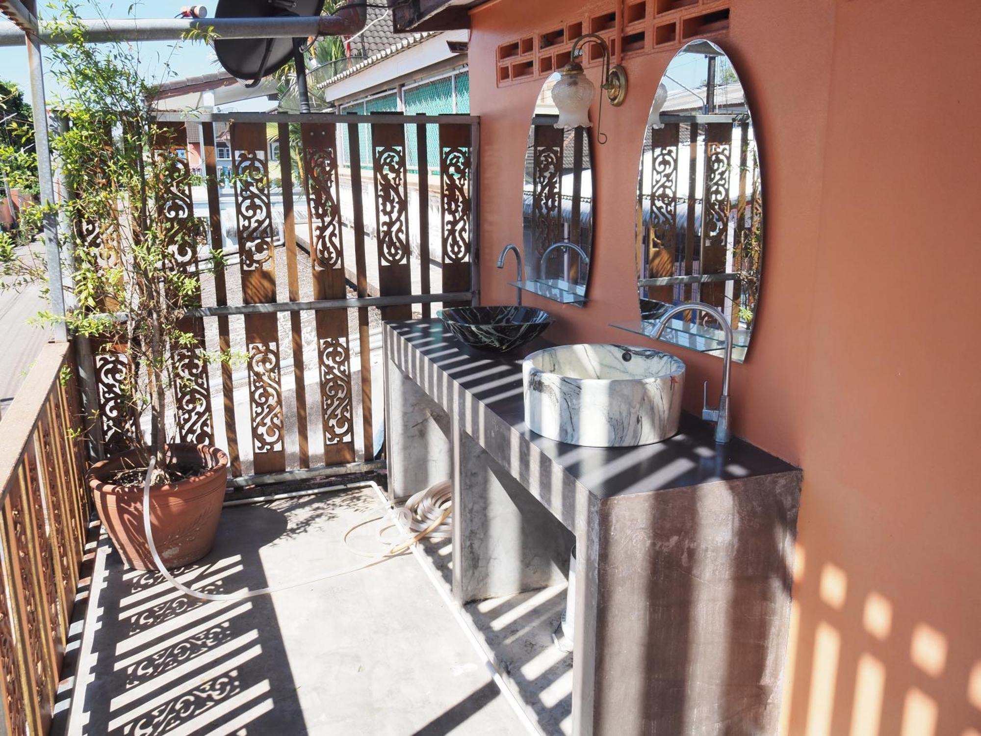 Punnpannsuk Hostel Trat Kültér fotó